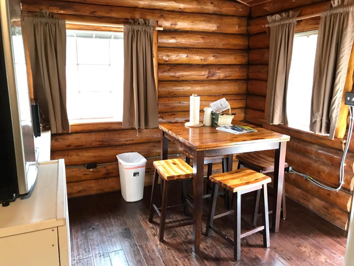 Gwin'S Lodge & Roadhouse Cooper Landing Extérieur photo